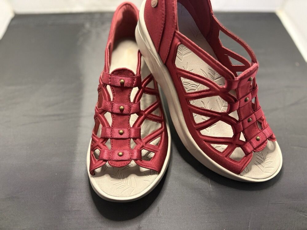 Bzees Sapphire Women's Comfort Sandals Slip-On Size 9 Wide Red